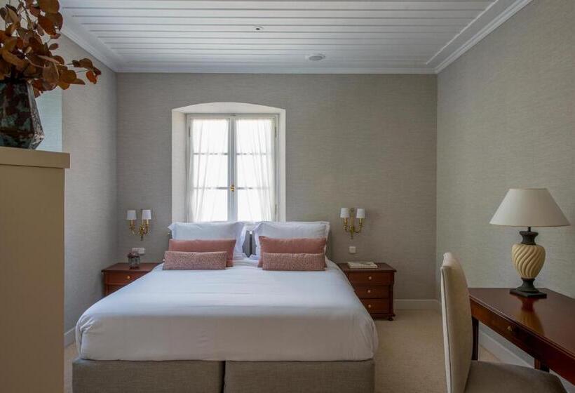 سوییت جونیور, The Kefalari Suites