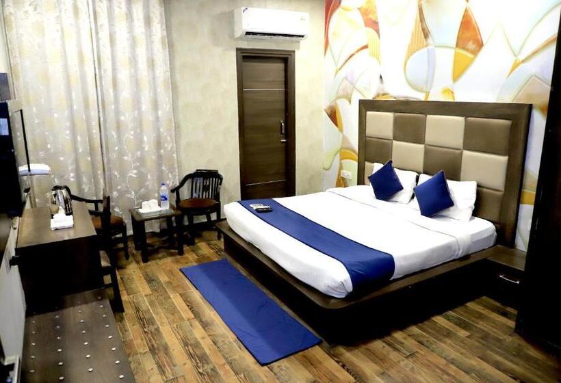 Номер Economy, Hollywood Heights Near Railway Station