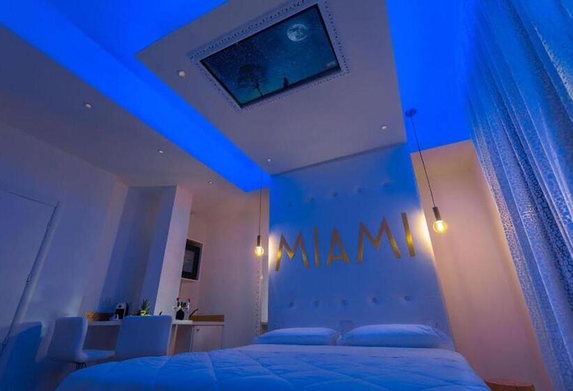 Полулюкс Боковой Вид на Море, Miami Suite