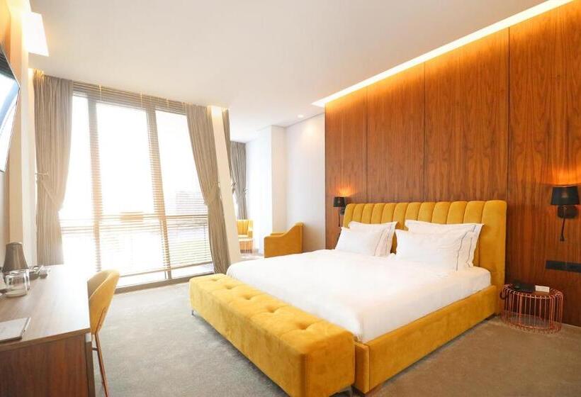 디럭스 룸 킹사이즈 침대, Nirvana Resort & Spa