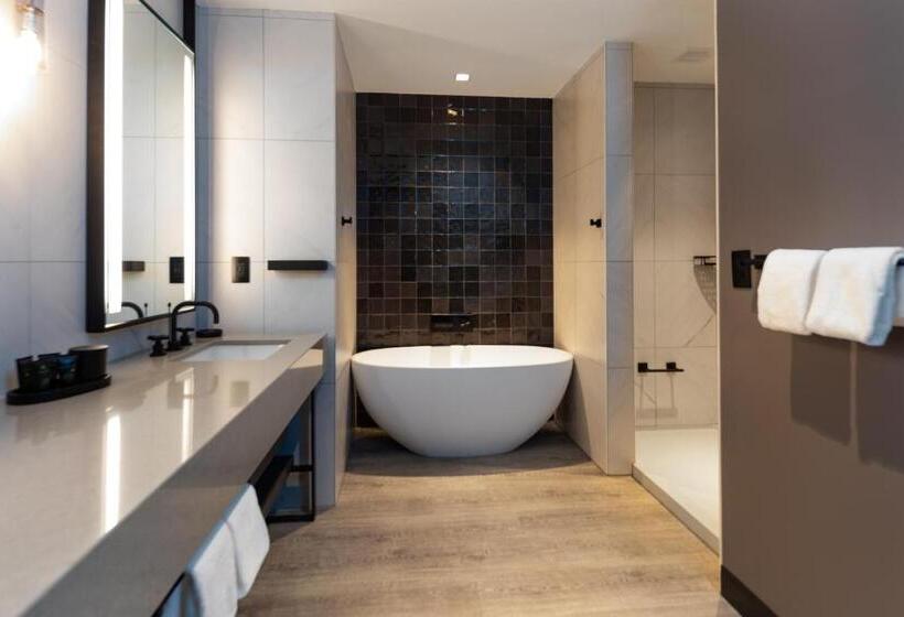 Люкс Кровать Кинг, Hyatt Centric Charlotte Southpark