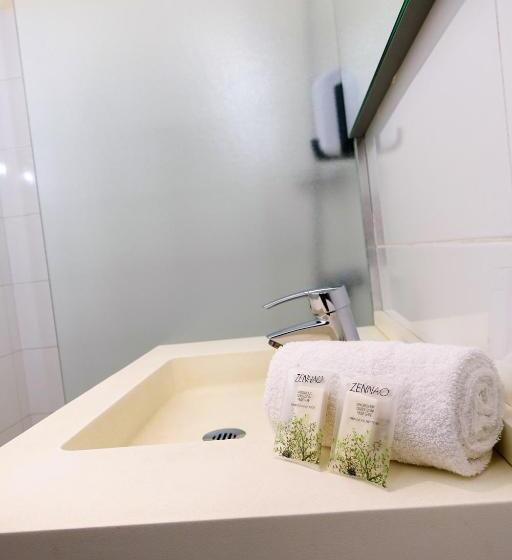 Номер Стандарт, Hôtel Grand Confort Le Moulin Rouge