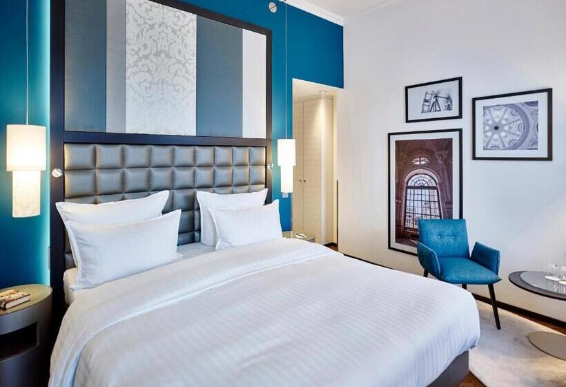 디럭스 룸 킹사이즈 침대, Steigenberger Hotel Herrenhof