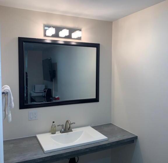 Номер Стандарт, Westport Station Motel