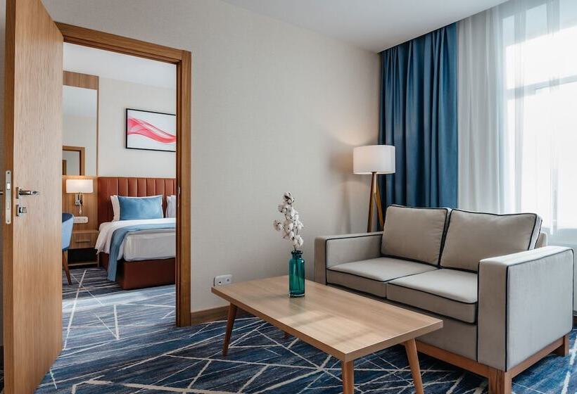 带2个卧室的套房, Ramada By Wyndham Astana
