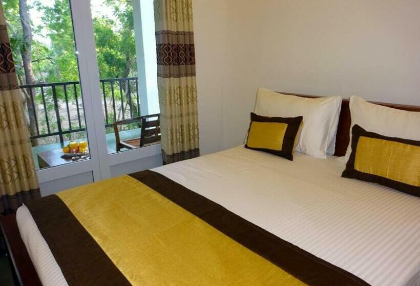 디럭스 트리플 룸, Kadulla Resort