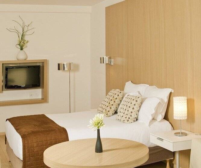 Студия Стандарт, Residhome Carrieres La Defense