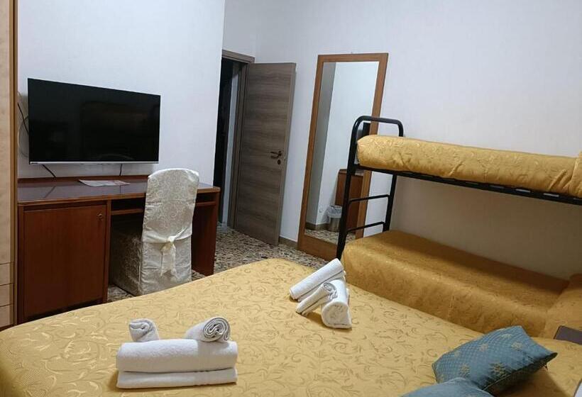 اتاق استاندارد چهار تخته, Domus Cesena