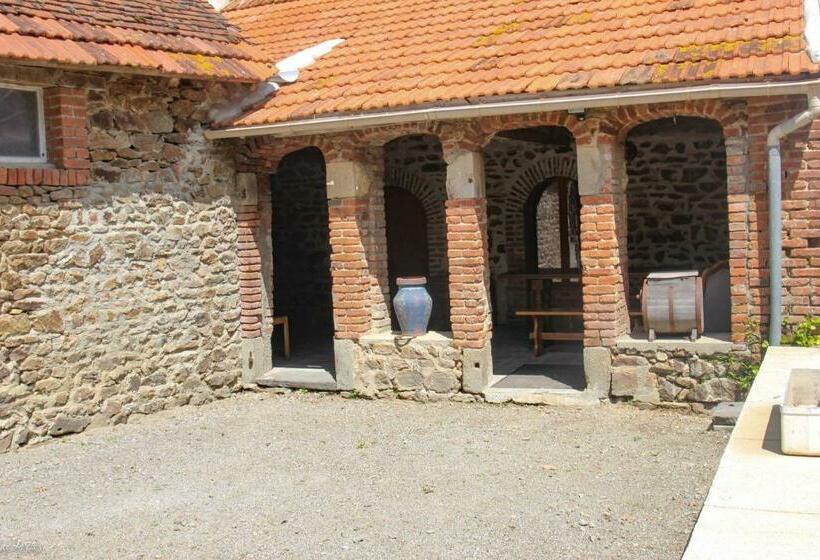 Семейный Номер, Domaine De La Couture