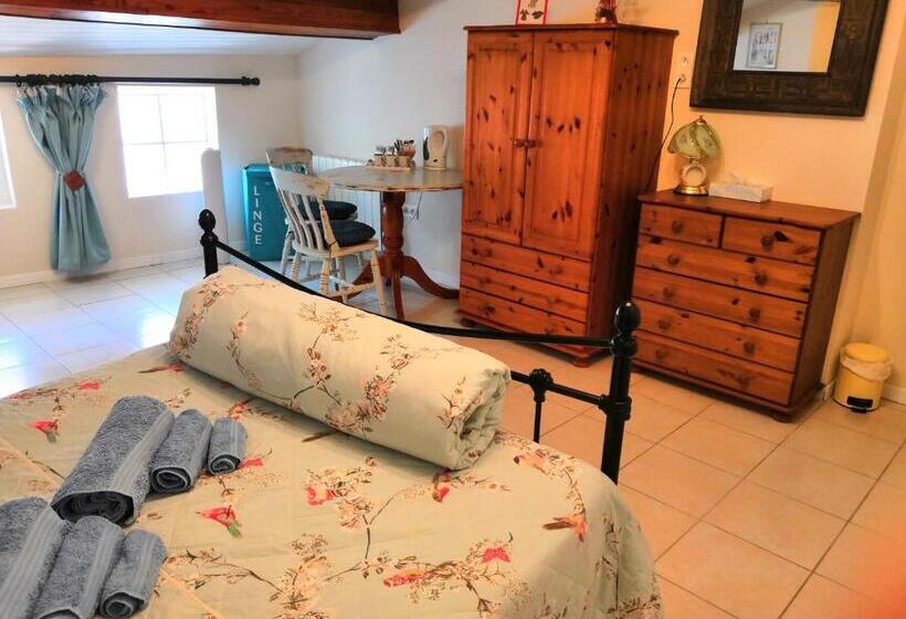 Номер Стандарт Трехместный, Le Petit Chateau