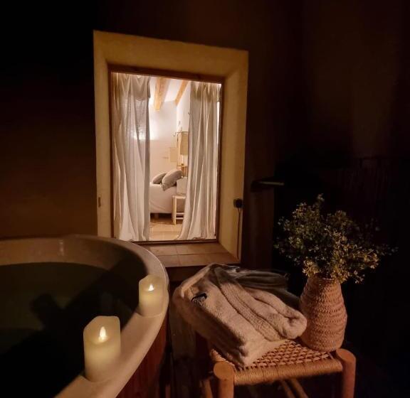 Номер Deluxe, Nits De Bosc