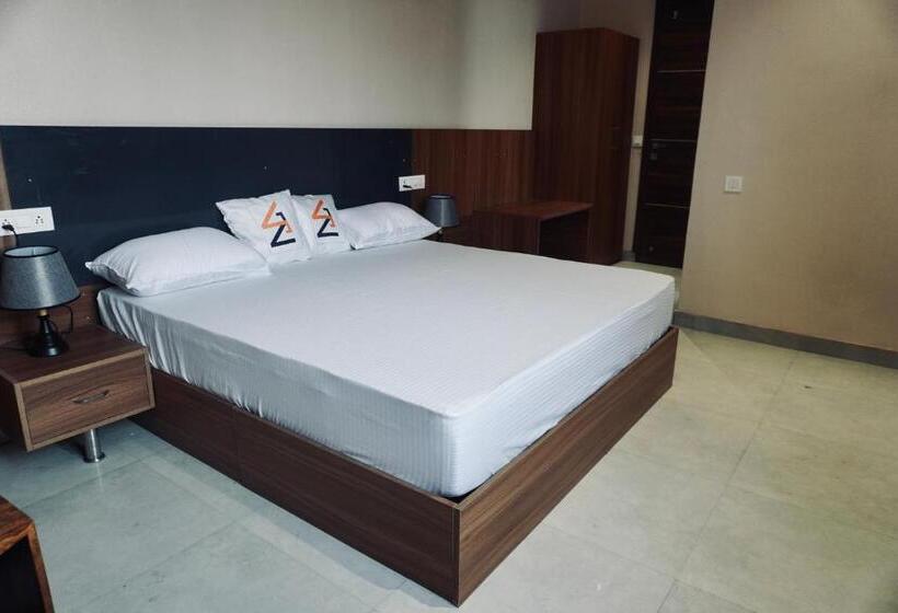 Номер Deluxe, Era