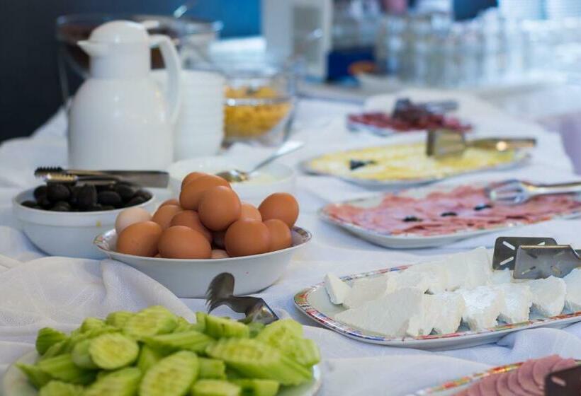 استودیو استاندارد با بالکن, Famous House