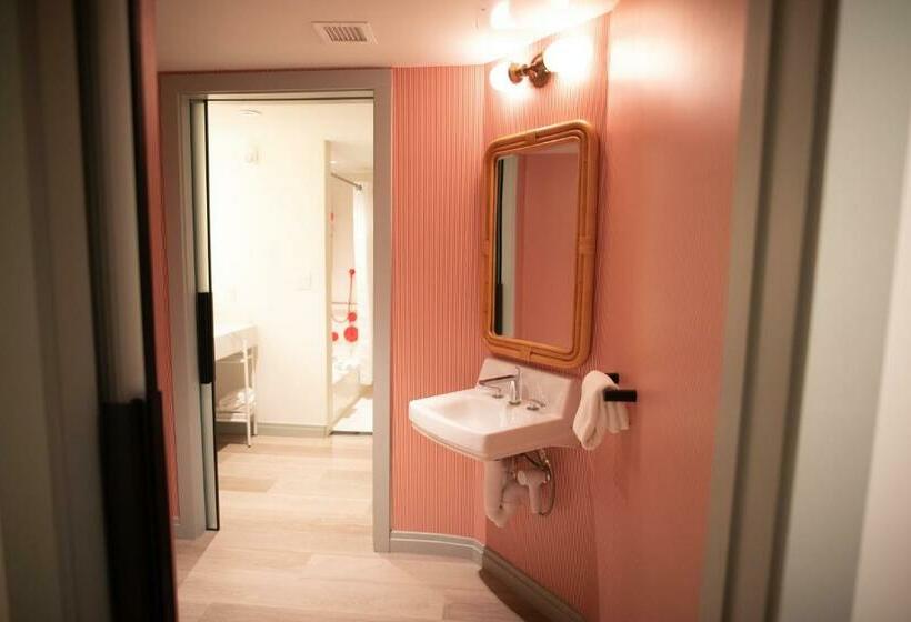 جناح مطل على المدينة, Virgin Hotels New Orleans