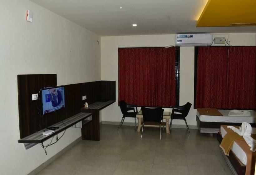 豪华三人间, Dharwad Residency