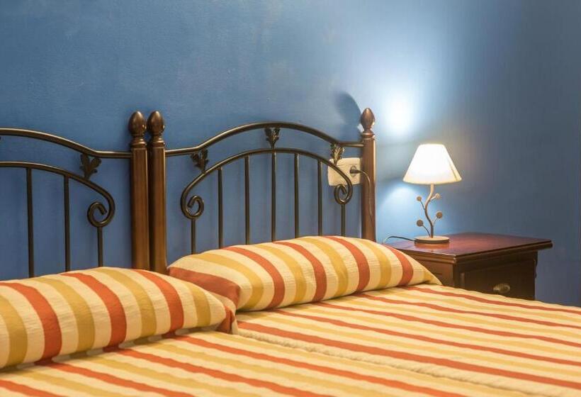 Номер Стандарт Трехместный, Hostal San Cayetano