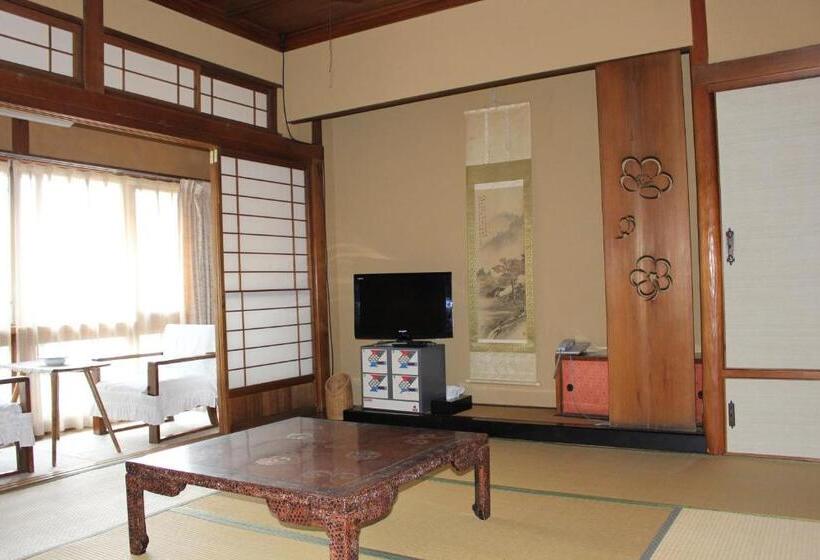 Трехместный Номер Стандарт Совместная Ванная, Historical Ryokan Senyukan