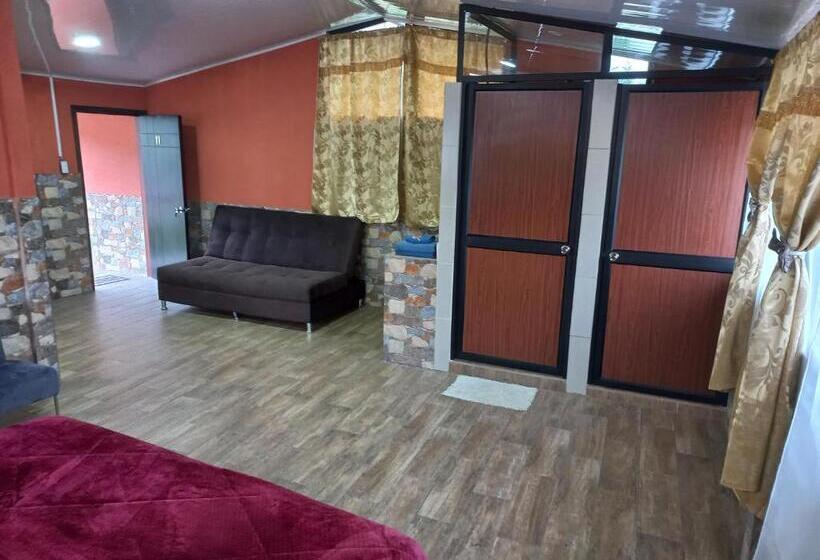 Семейный Номер Вид на Горы, Hostal La Casa De Rodrigo