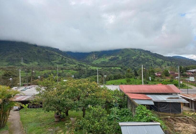 Семейный Номер Вид на Горы, Hostal La Casa De Rodrigo