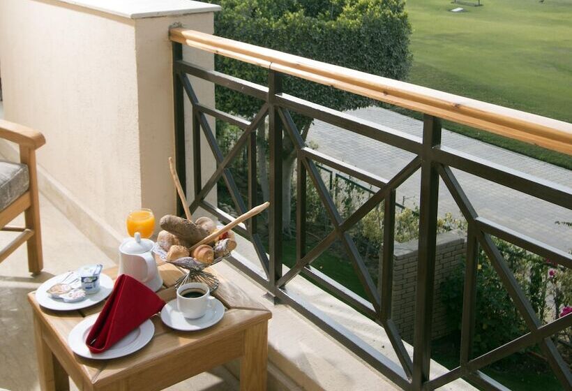 جناح جونيور, Swiss Inn Pyramids Golf Resort