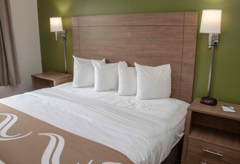 Люкс Кровать Кинг, Quality Suites Lake Wright  Norfolk Airport