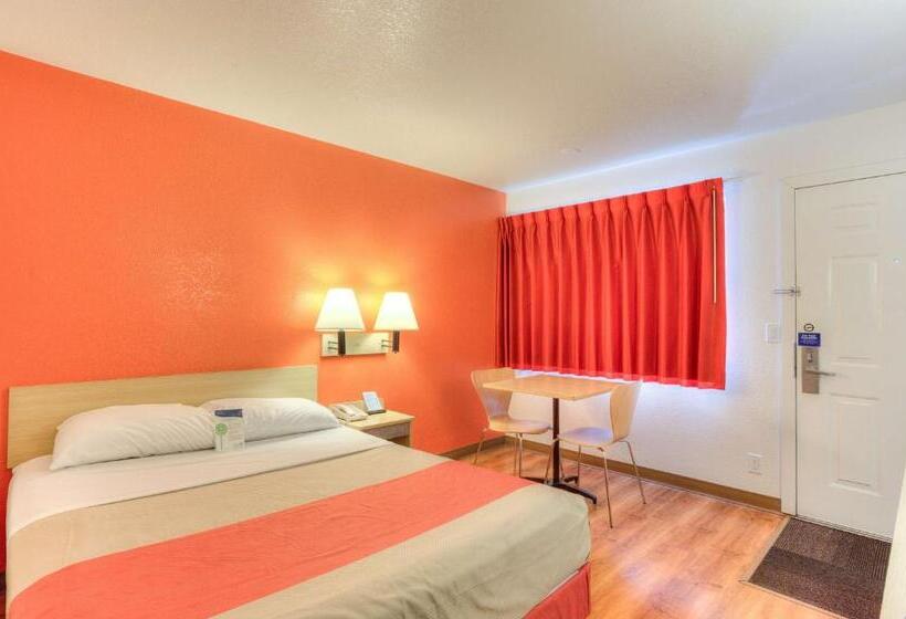 장애인을 위한 스탠다드 룸, Motel 6tigard, Or  Portland South  Lake Oswego