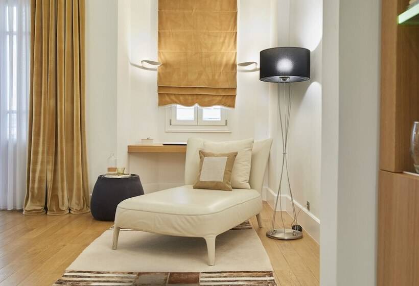 جناح جونيور, The Excelsior Small Luxury Hotels Of The World