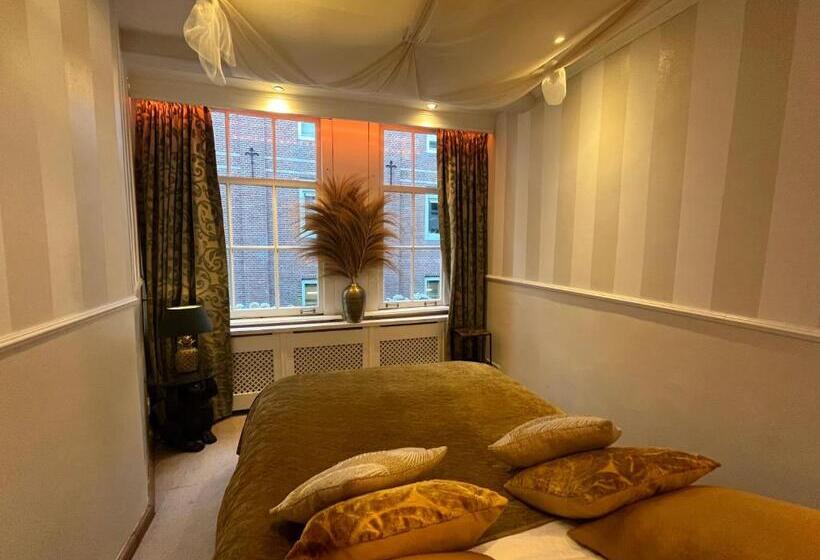 Номер Deluxe, The Enlightened House Luxury Suites