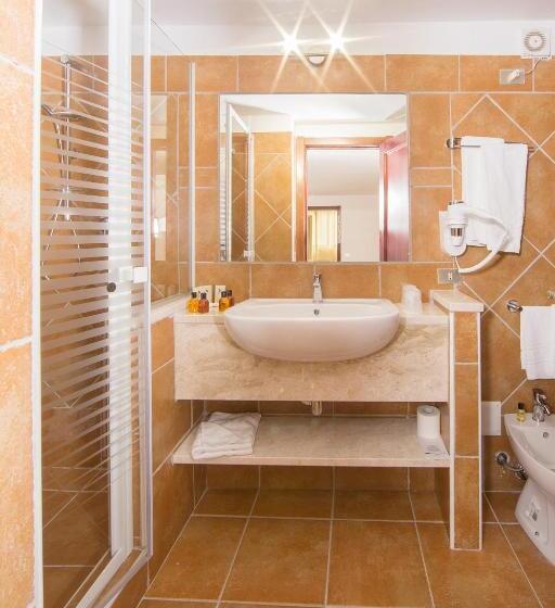 اتاق استاندارد سه تخته با بالکن, Colonna Beach Hotel Marinella