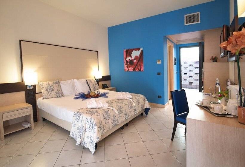 اتاق استاندارد سه نفره, Gh Avalon Sikani