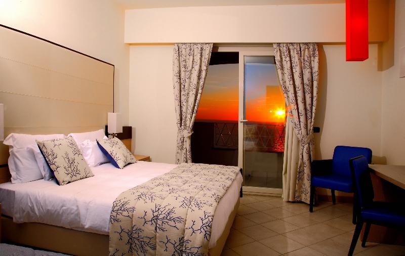 اتاق استاندارد سه نفره, Gh Avalon Sikani