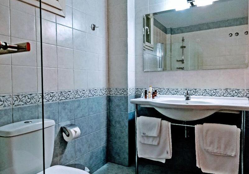 标准三人间, Ambassador Hotel Thessaloniki