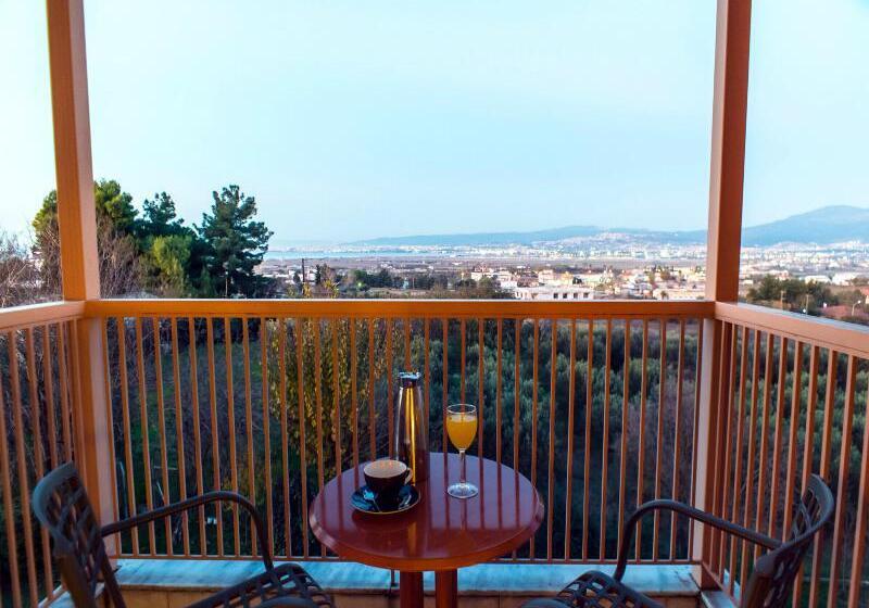 标准三人间, Ambassador Hotel Thessaloniki