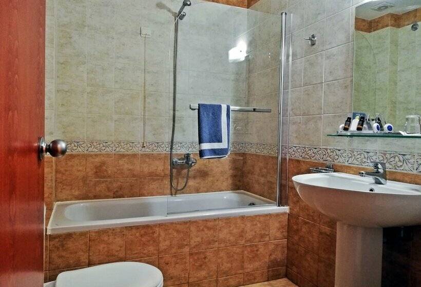 家庭间, Ambassador Hotel Thessaloniki