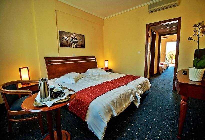 家庭间, Ambassador Hotel Thessaloniki