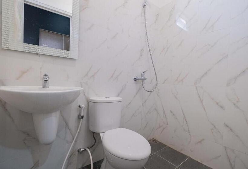 Номер Deluxe, Urbanview Hotel Stariez Karawaci Tangerang By Reddoorz