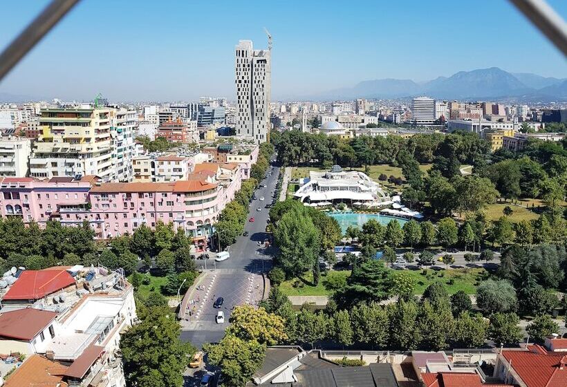 디럭스 룸, Sky Hotel Tirana