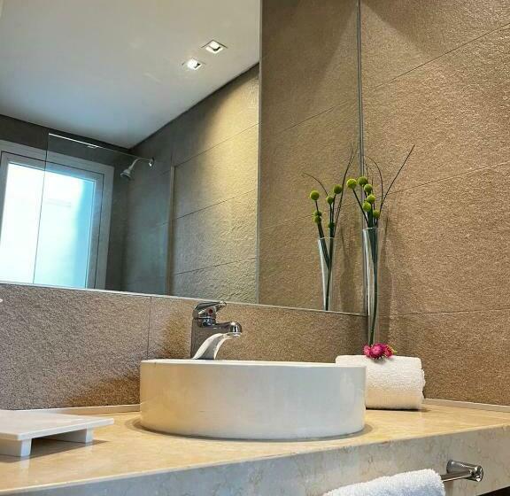 سوئیت با بالکن, Awwa Suites & Spa