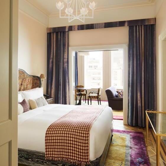 اتاق لوکس, The Hotel Chelsea