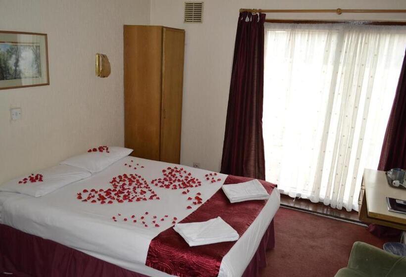 اتاق استاندارد چهار تخته, Cranbrook