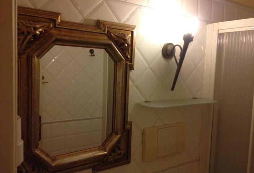 Номер Стандарт Трехместный, Marta Guest House