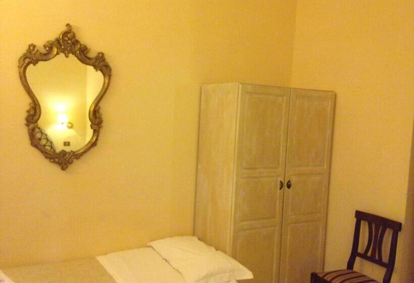 Номер Стандарт Трехместный, Marta Guest House