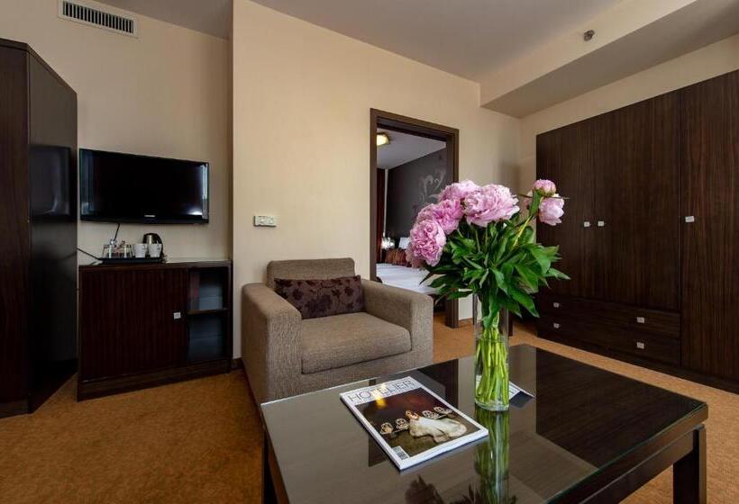 Suite, Regnum Residence