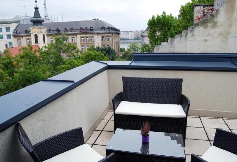 Standard Værelse m. Terrasse, Regnum Residence