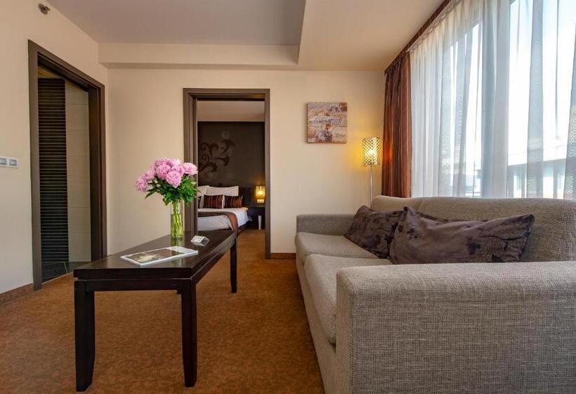 Standard Studio, Regnum Residence
