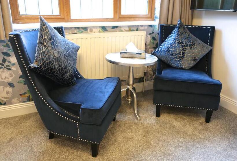 Номер Deluxe, De Rougemont Manor Hotel & Suites