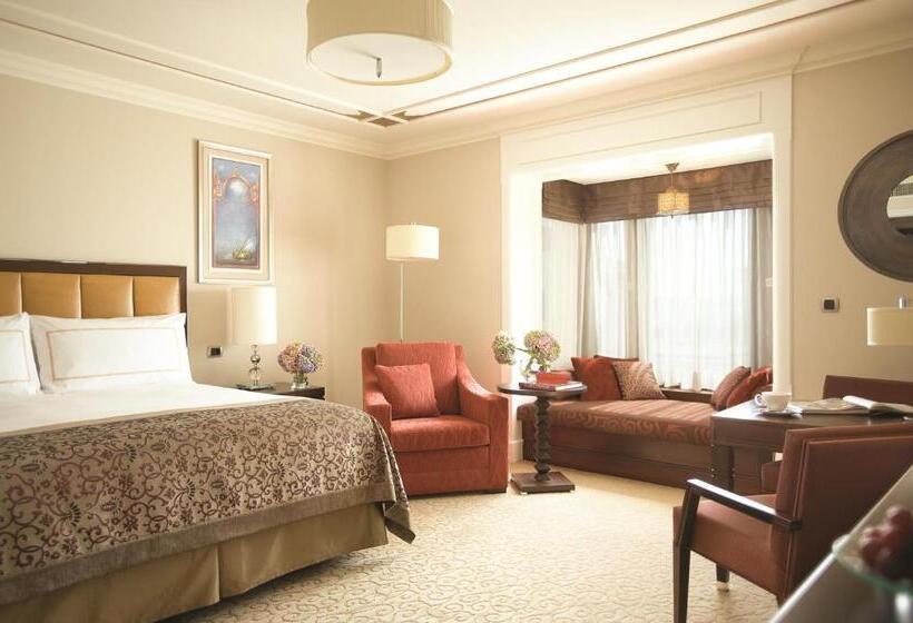 キングサイズベッドのスーペリアルーム, Four Seasons Hotel Istanbul At The Bosphorus