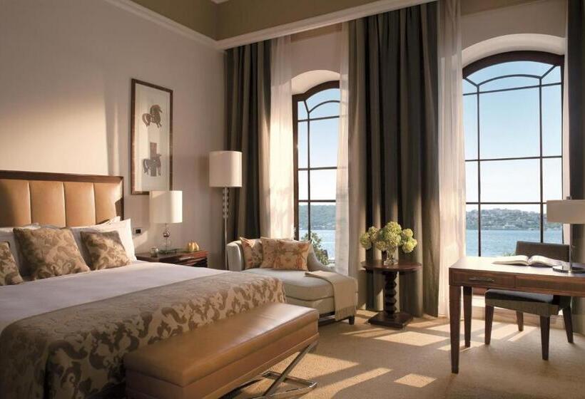 キングサイズベッドのスタンダードルーム, Four Seasons Hotel Istanbul At The Bosphorus