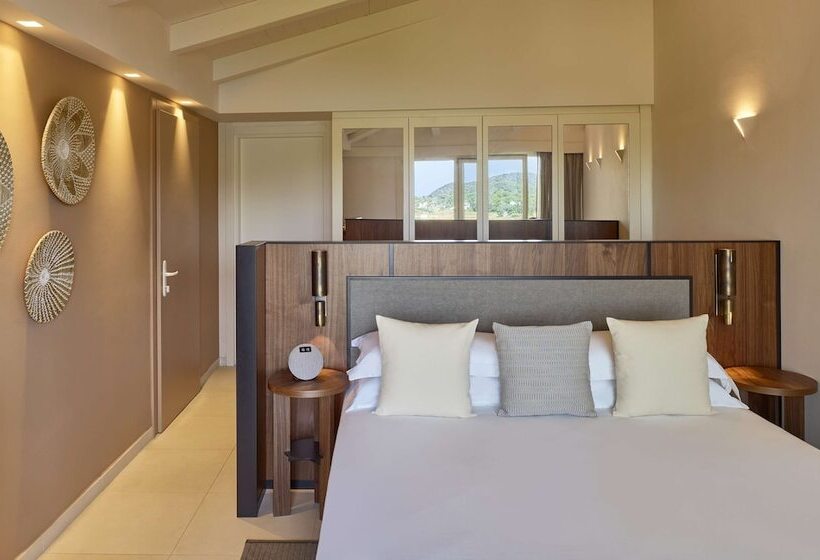 デラックスファミリールーム, Baia Di Chia Resort Sardinia, Curio Collection By Hilton
