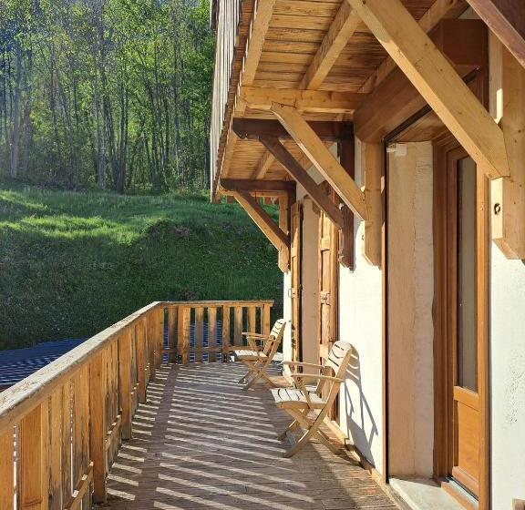 Апартаменты 1 Спальня с Балконом, Auberge Du Glandon